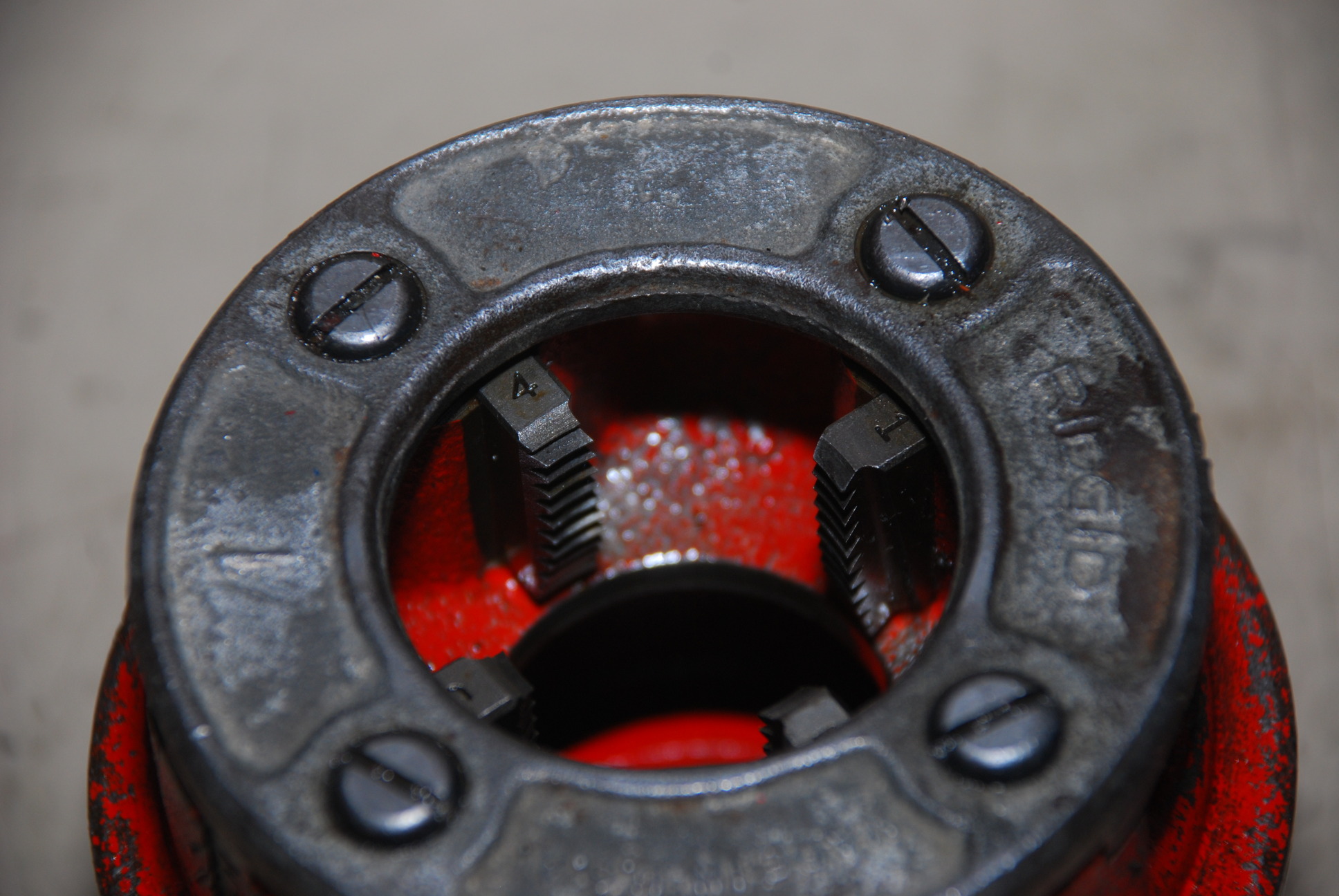 RIDGID® 37400 12-R Hand Threader Die Head, 1 in Nominal, NPT Thread, Right Thread, Alloy Steel Die, For Use With Ridgid® 12-R Manual Pipe Threaders