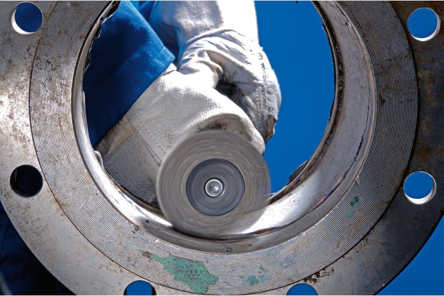 1-1/2IN CRMPD WIRE WHL BRUSH .006 SS 1/4