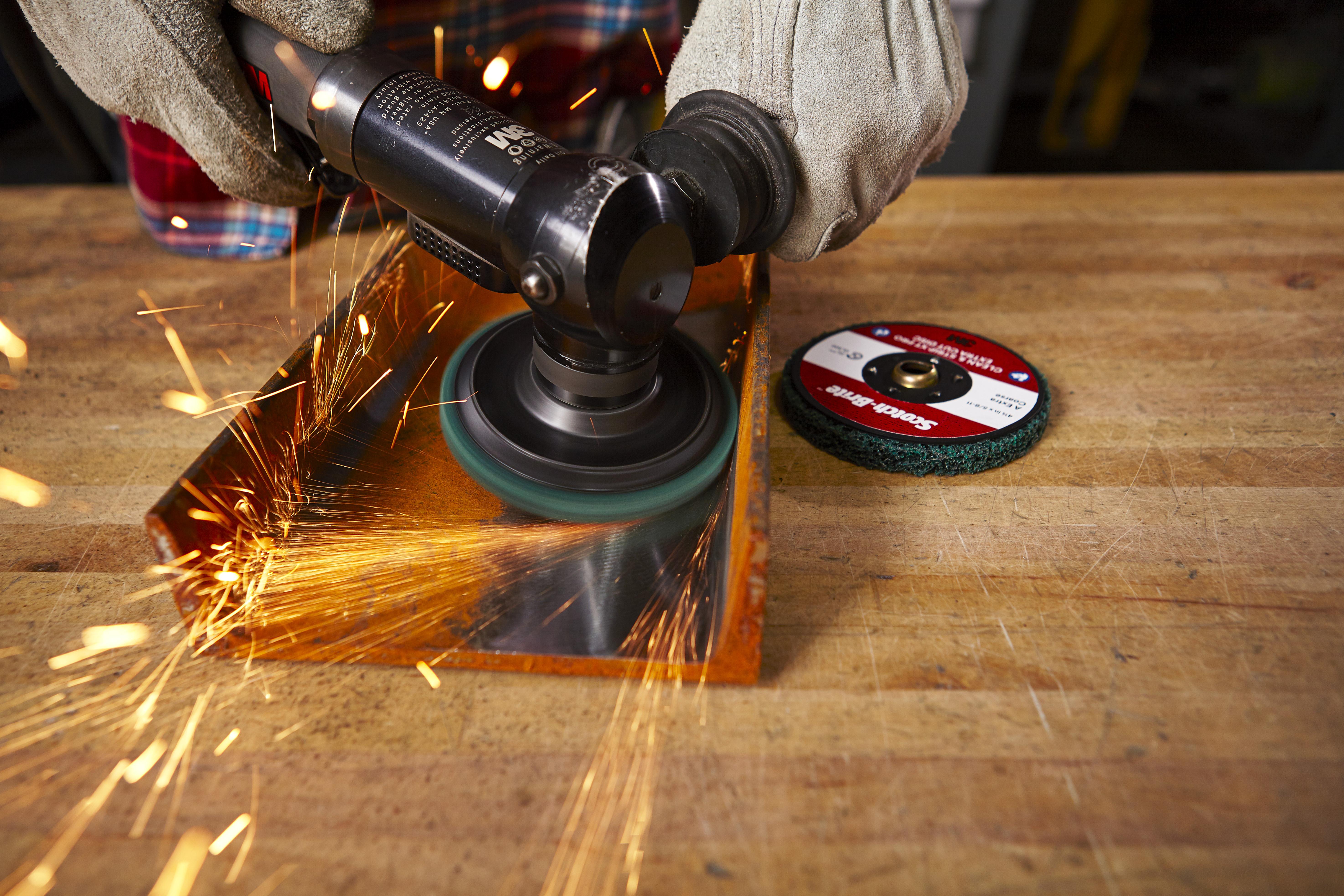 SCOTCH-BRITE CLEAN AND STRIP XT PRO